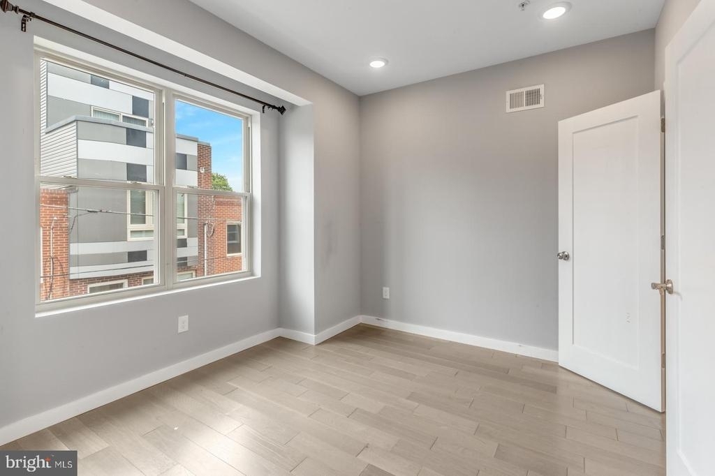 2342 Wilder St - Photo 18