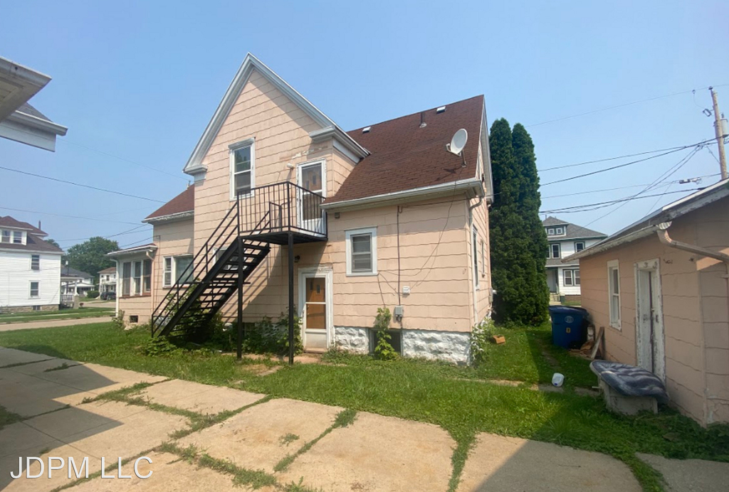 752 Franklin Street - Photo 2