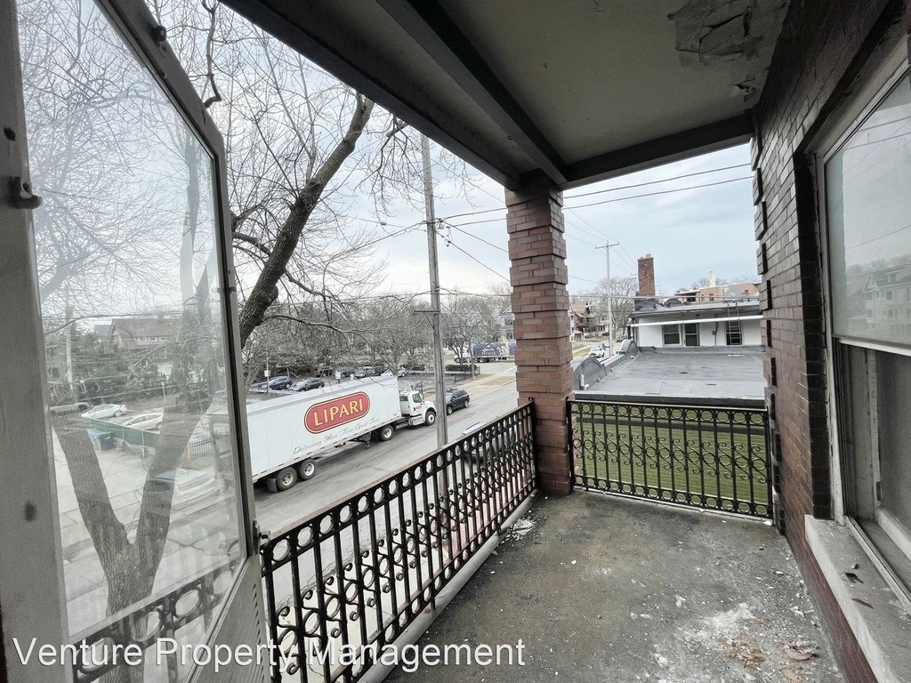 2513 E Park Pl - Photo 4