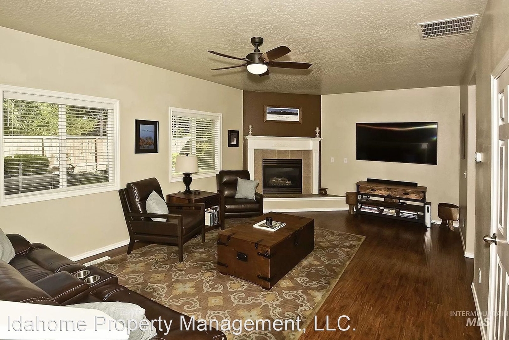 10122 W Aguila Ct - Photo 2