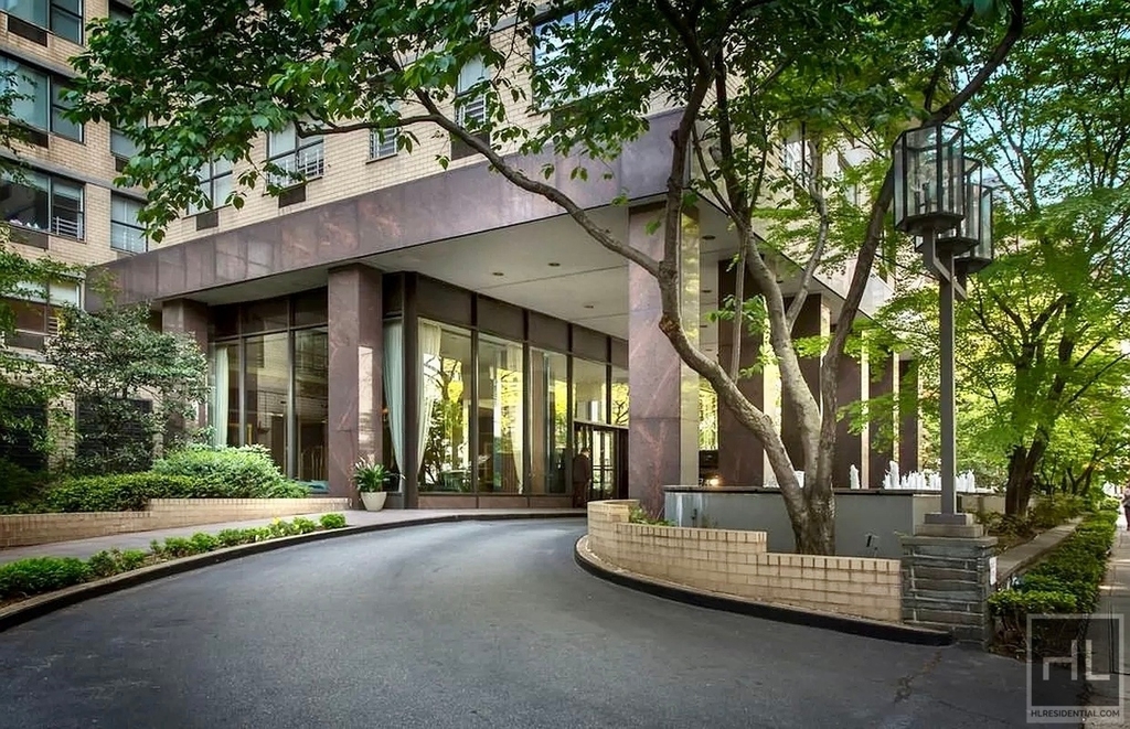 East 75th Street - Photo 15