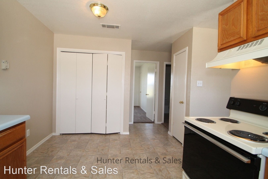 1510 Benttree Dr - Photo 3