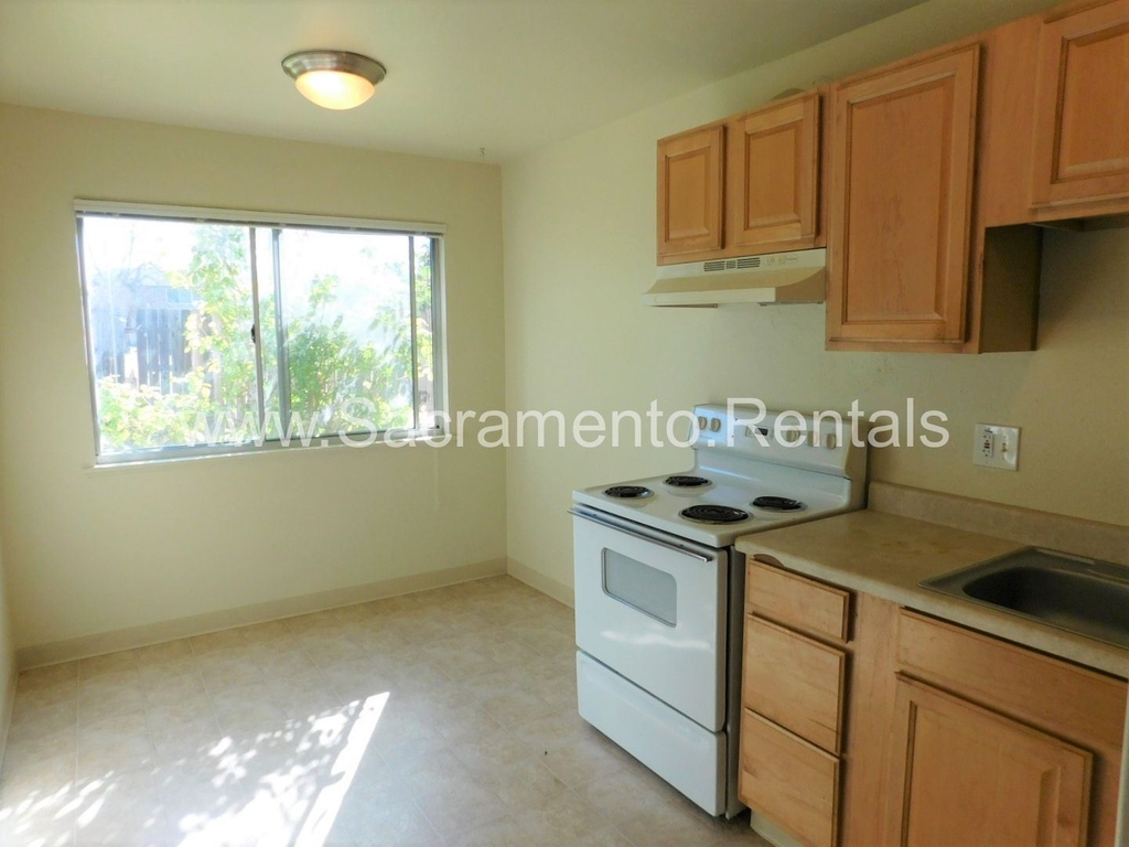 3240 Bell Street - Photo 6