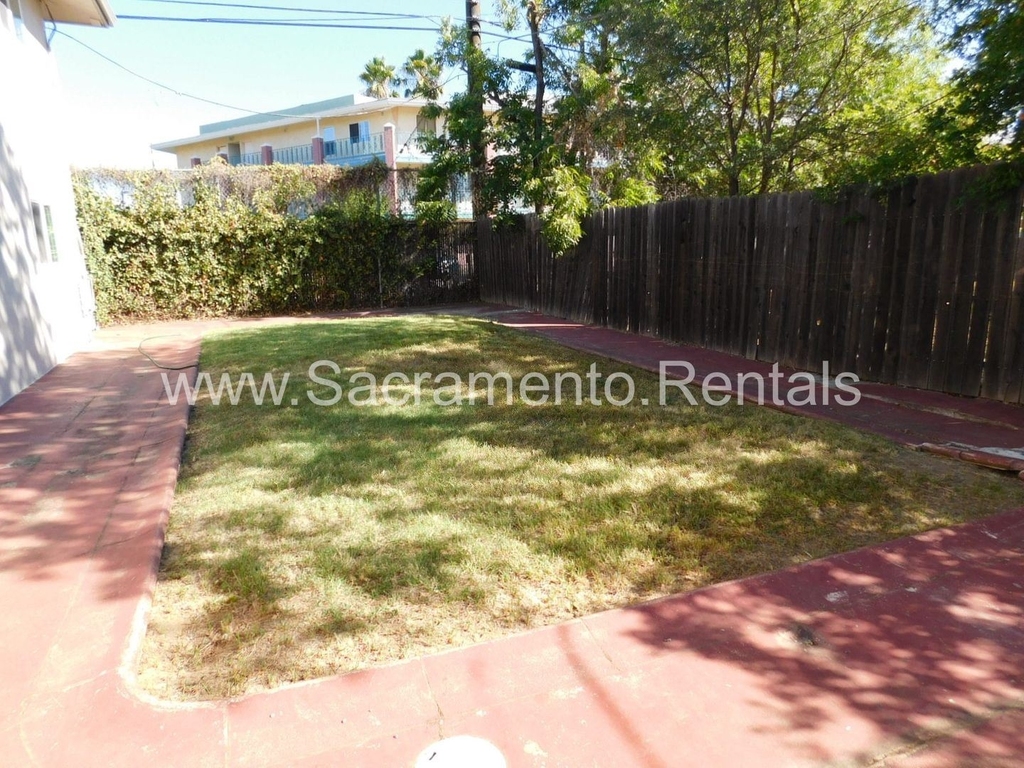 3240 Bell Street - Photo 14