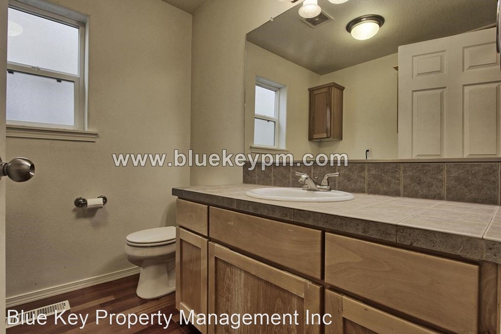 5810 Ne 23rd Avenue - Photo 3