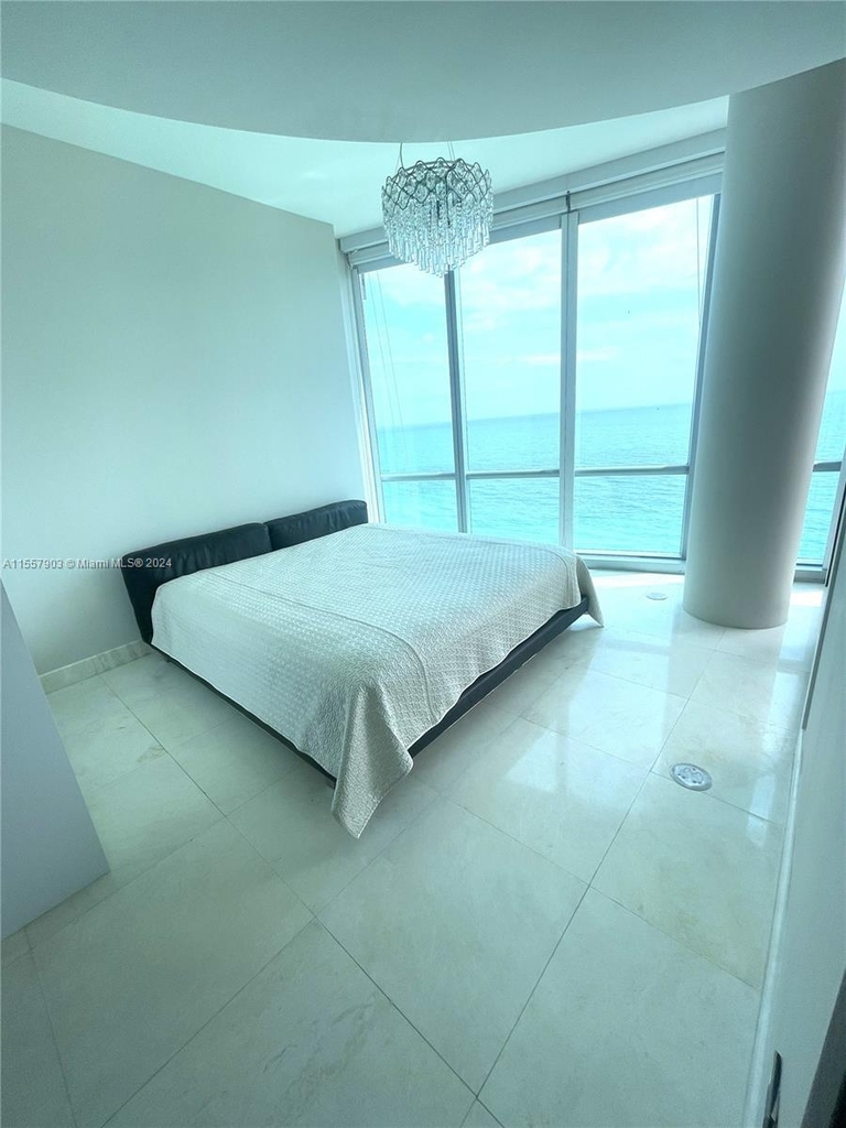 17121 Collins Ave - Photo 12