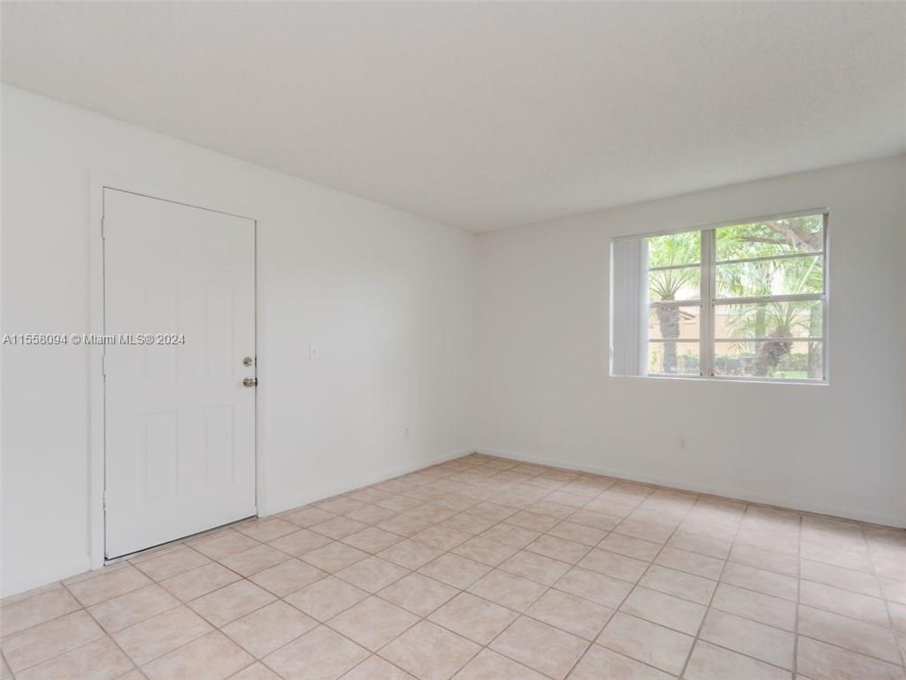 1235 Sw 46th Ave - Photo 5