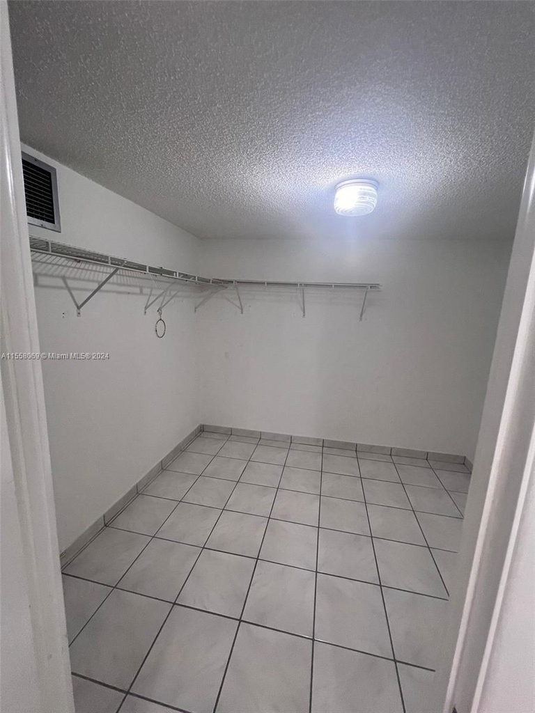 6039 Collins Ave - Photo 17