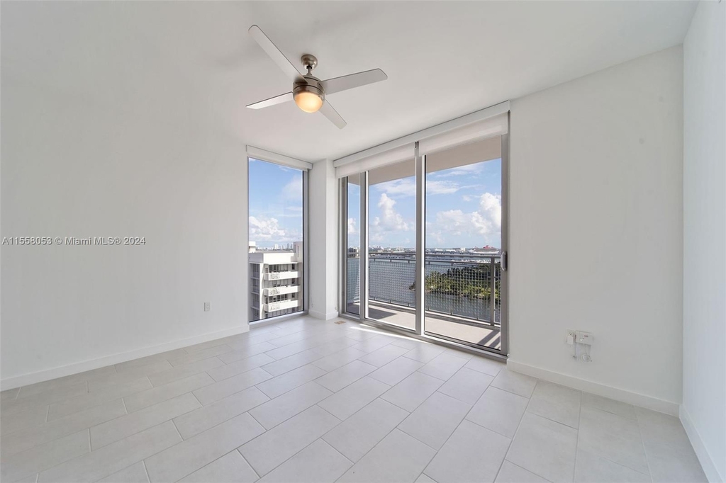 2150 N Bayshore Dr - Photo 2