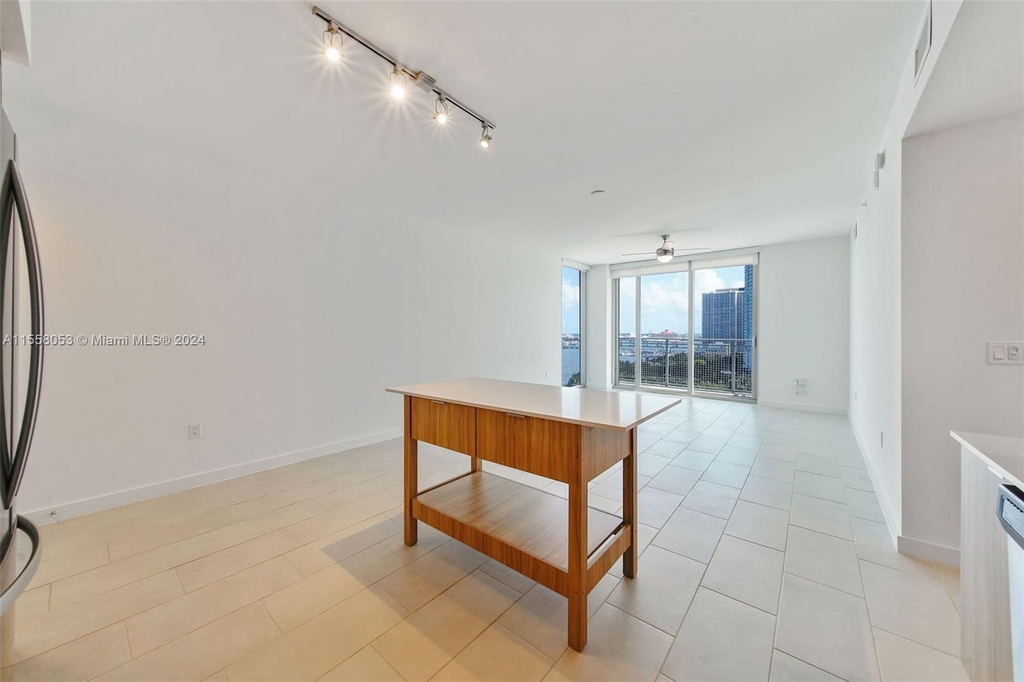 2150 N Bayshore Dr - Photo 1