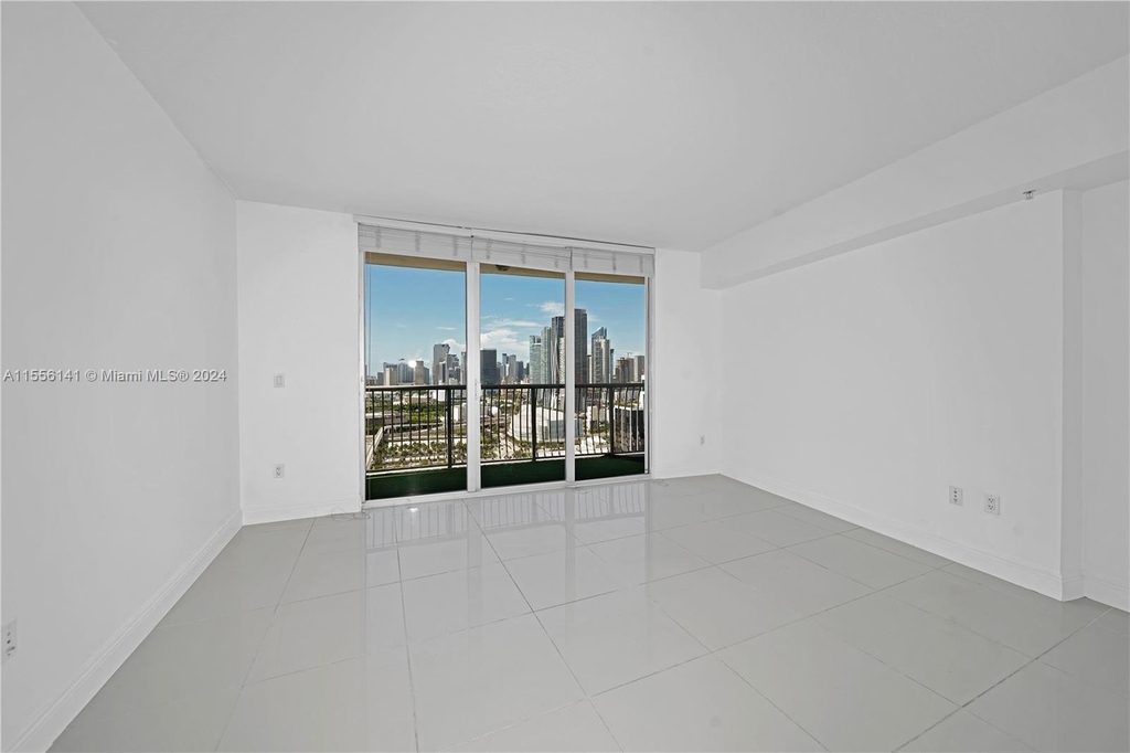 1750 N Bayshore Drive - Photo 3