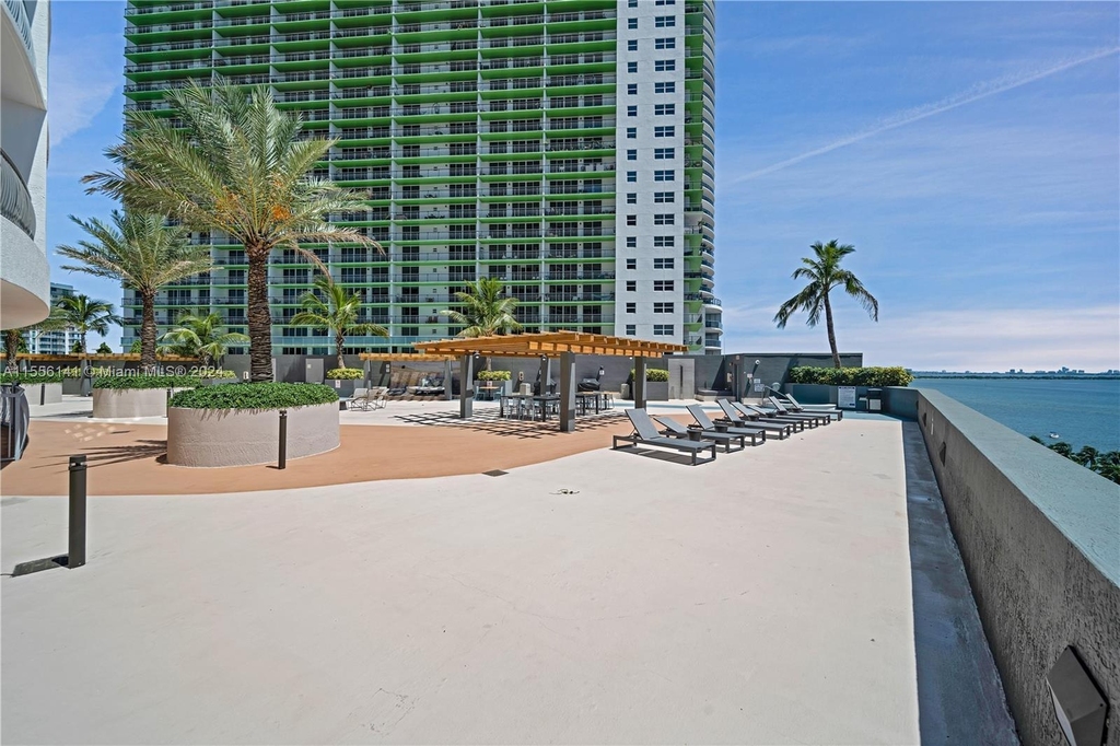 1750 N Bayshore Drive - Photo 17