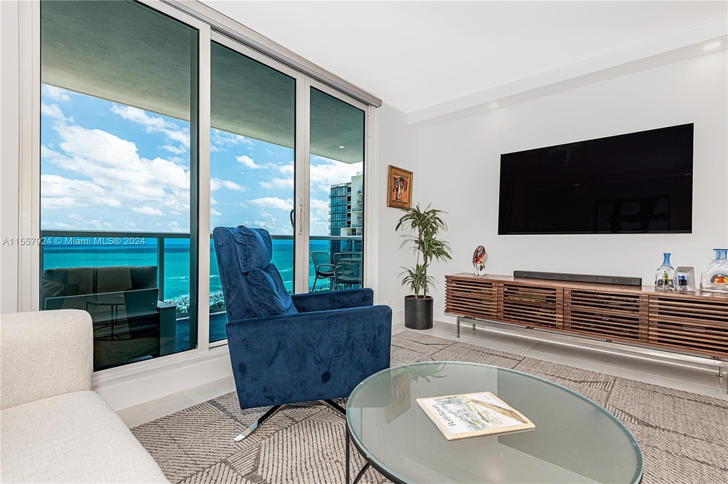 2301 Collins Ave - Photo 1