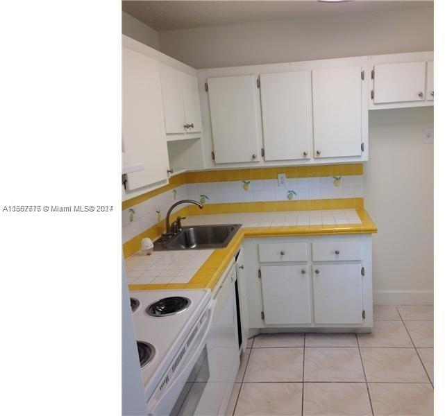 9440 Fontainebleau Blvd - Photo 2