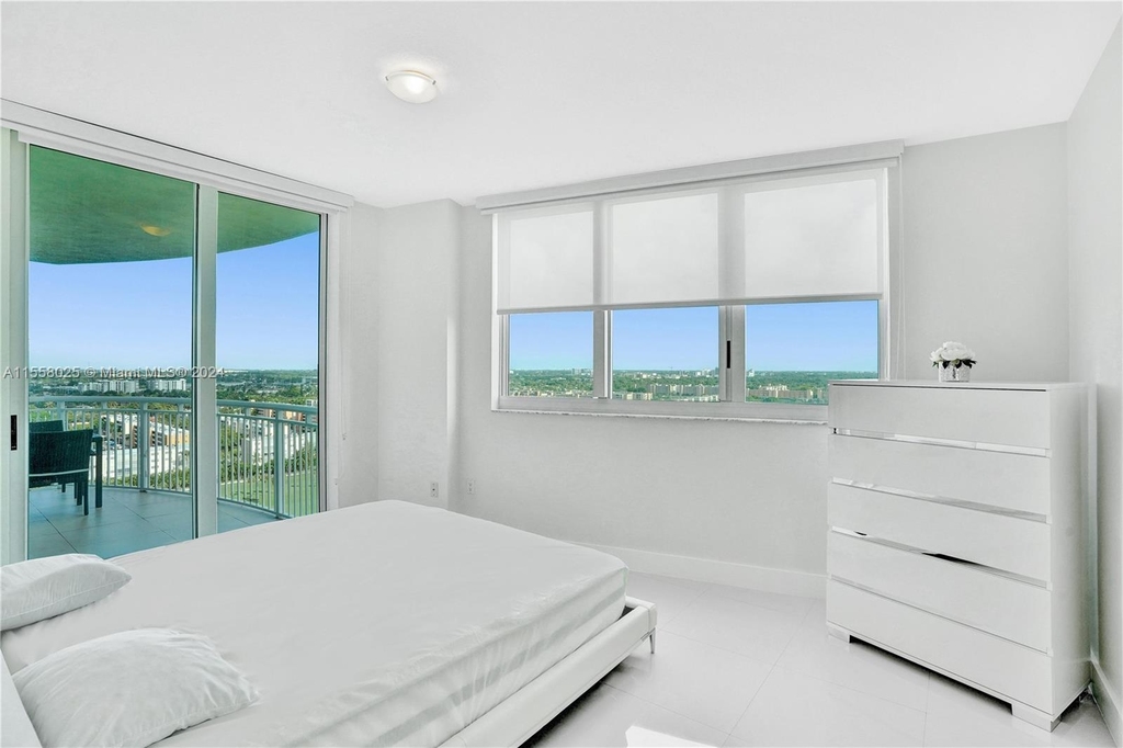 1745 E Hallandale Beach Blvd - Photo 9