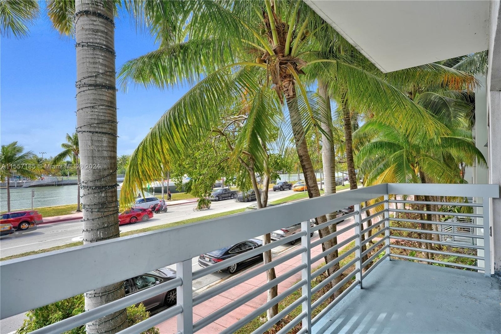 4332 Collins Ave - Photo 28