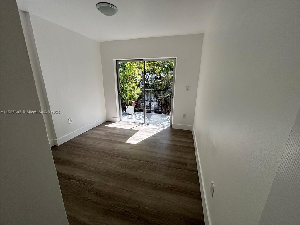 420 Sw 2nd St - Photo 2