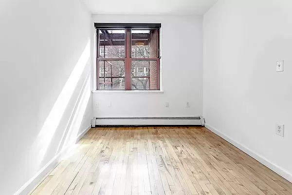 190 East 7th Street - Photo 3