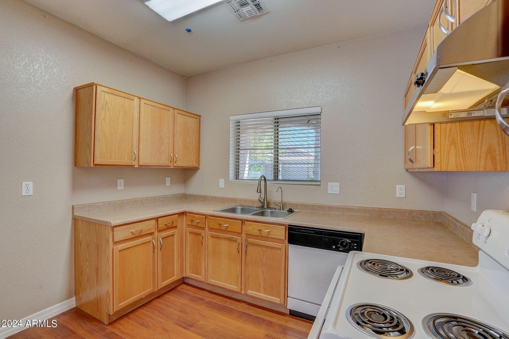 596 E Red Rock Trail - Photo 9