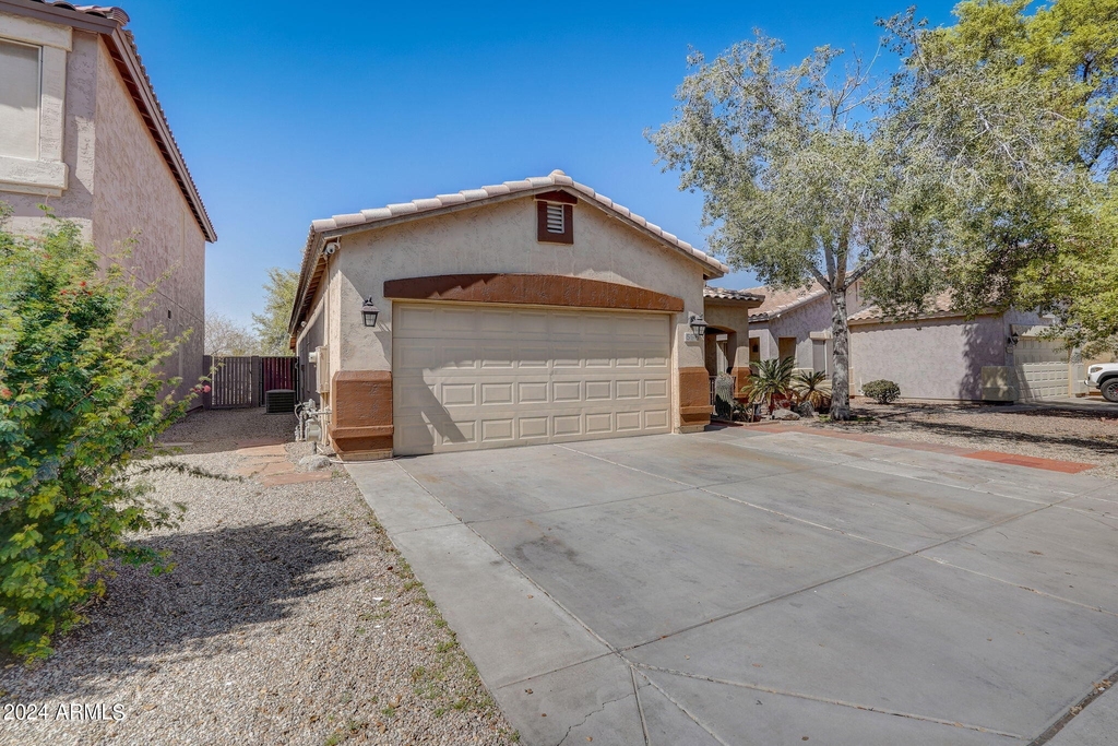 596 E Red Rock Trail - Photo 0