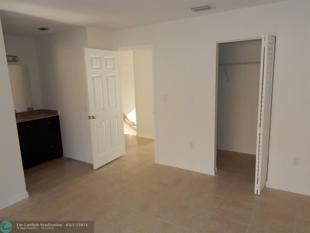 2050 Ne 140th St - Photo 15