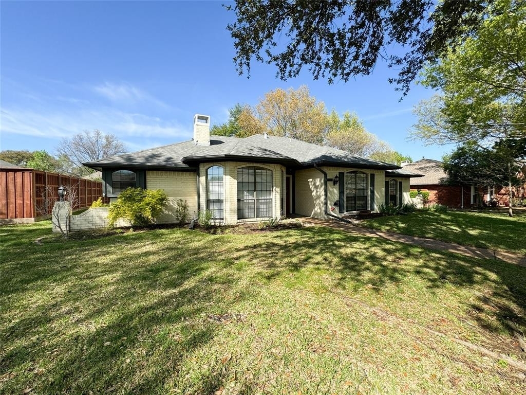 712 Michelle Place - Photo 1