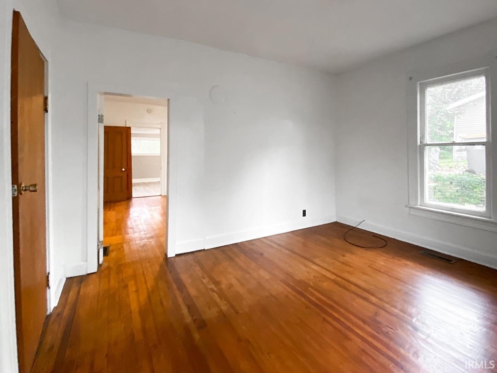 1003 W 11th Street - Photo 11