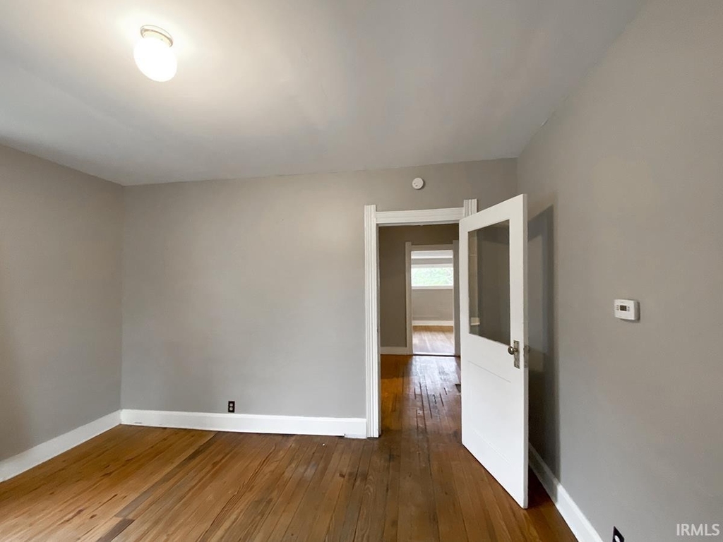 1003 W 11th Street - Photo 4