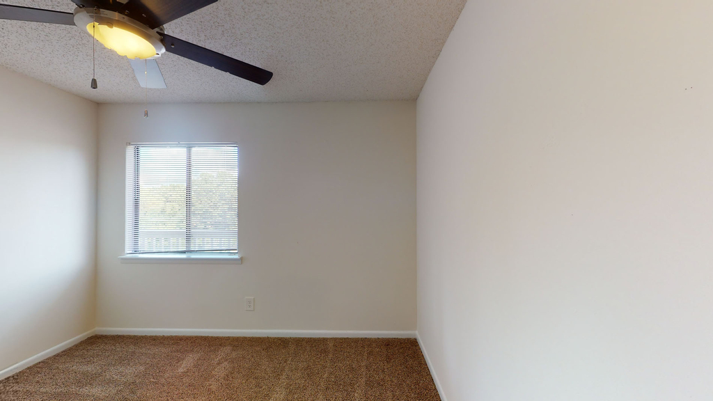 501 Shadowood Drive - Photo 2