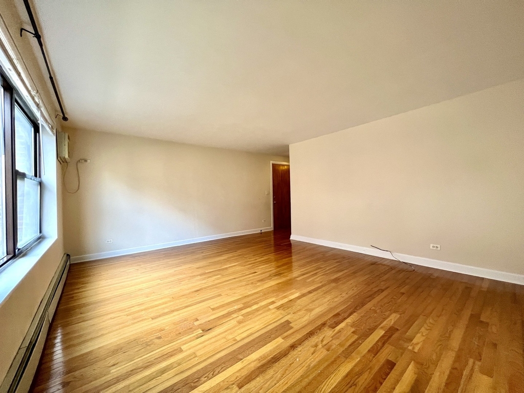 2901 W Summerdale Avenue - Photo 2