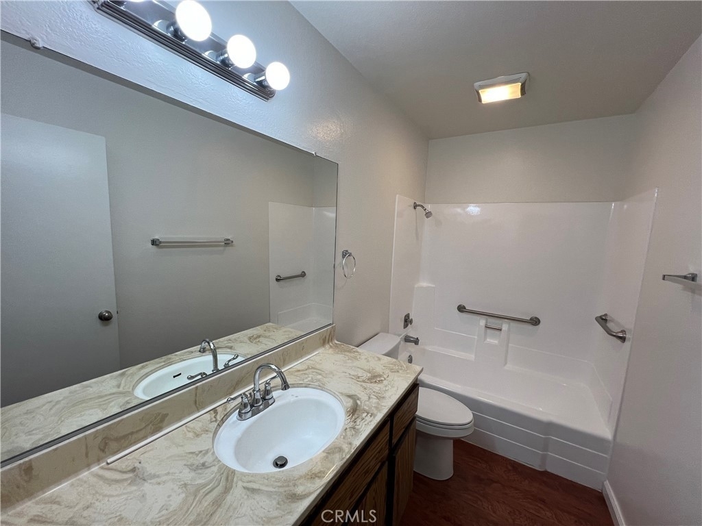 960 E Bonita Avenue - Photo 17