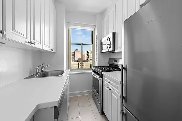 Central Park West - Photo 8