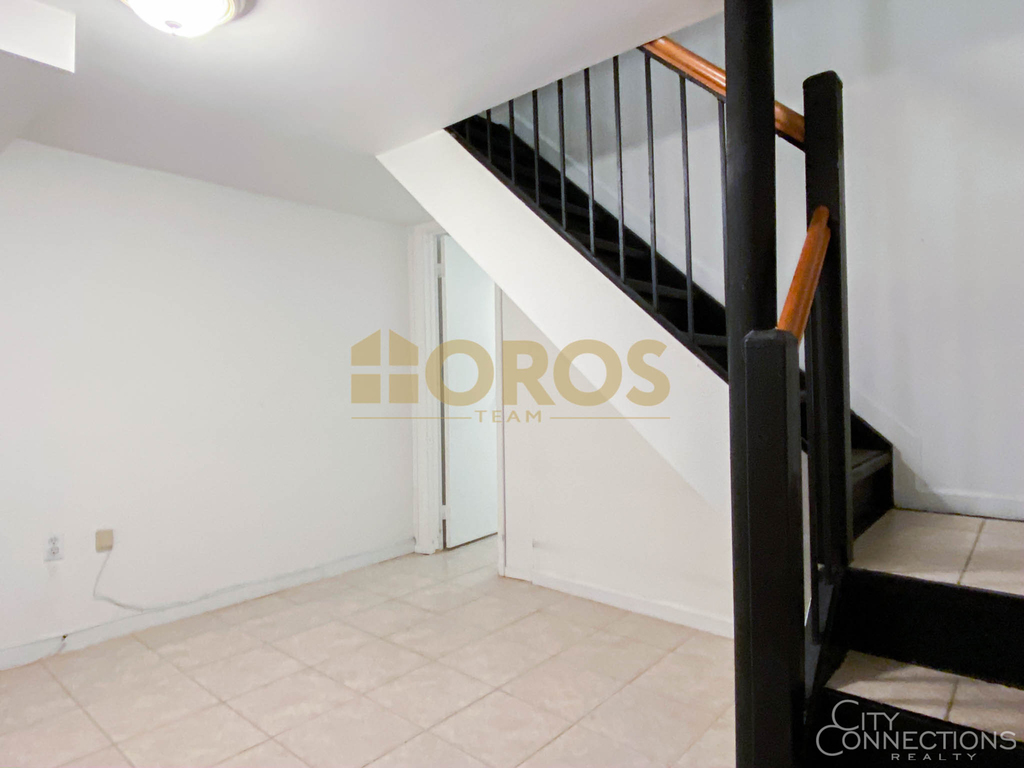 539 East 6th Street - Photo 7