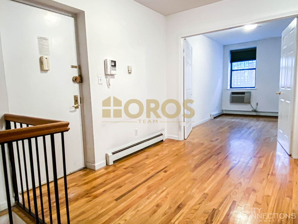 539 East 6th Street - Photo 1