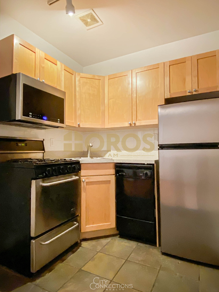 539 East 6th Street - Photo 6