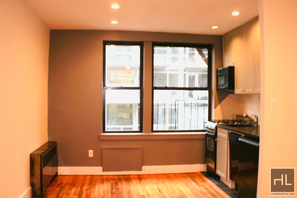 422 East 14th Street - Photo 2