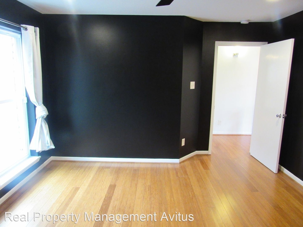 2403 Yupon Street - Photo 24