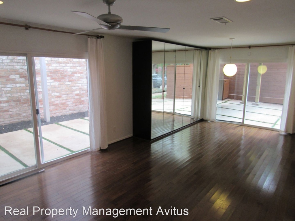 2403 Yupon Street - Photo 16