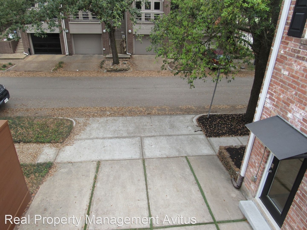 2403 Yupon Street - Photo 33