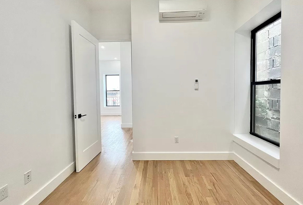 1027 Putnam Avenue - Photo 3