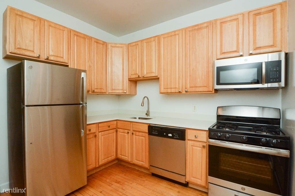 2453 N. Spaulding, Unit 7 - Photo 2