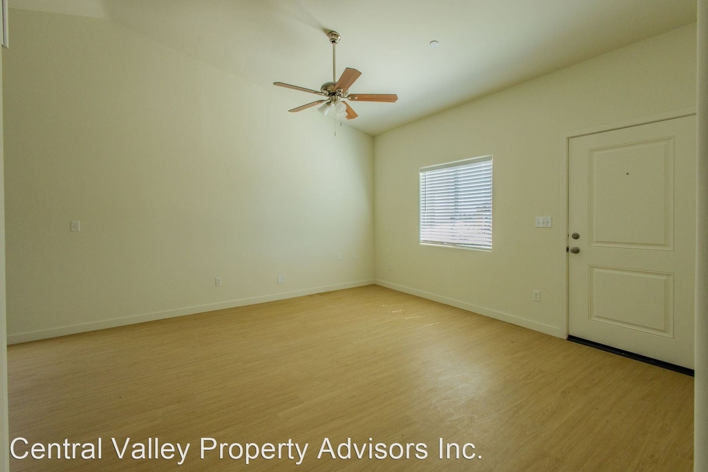 8914 Hills View Drive - Photo 11