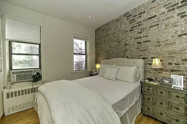 340 East 61st Street - Photo 4