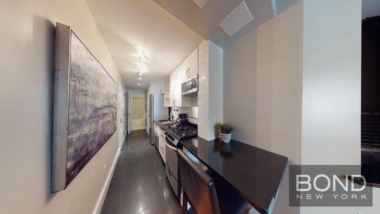 331 East 33rd Street - Photo 3