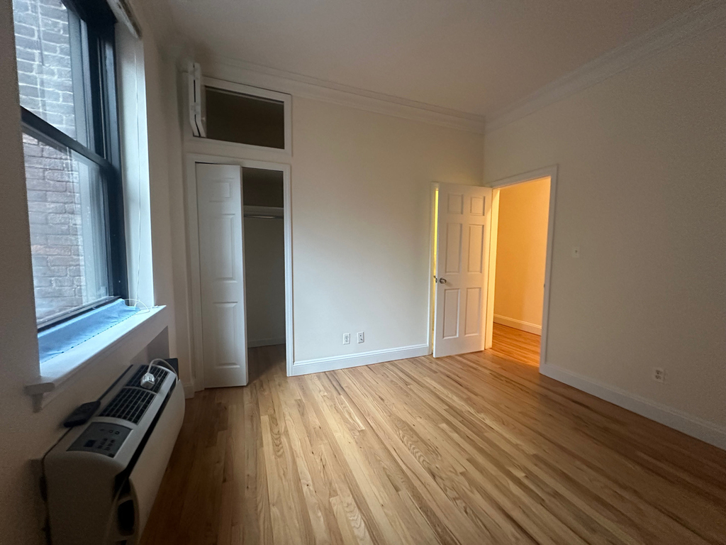 130 East 24th Street - Photo 13