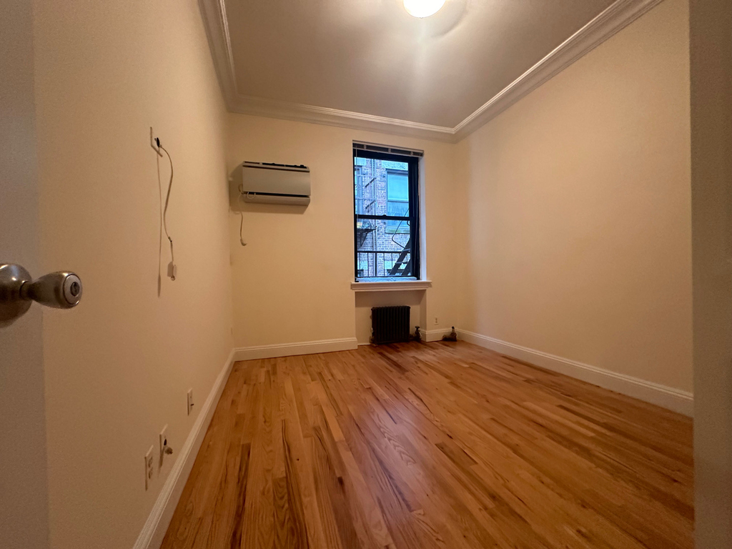 130 East 24th Street - Photo 7