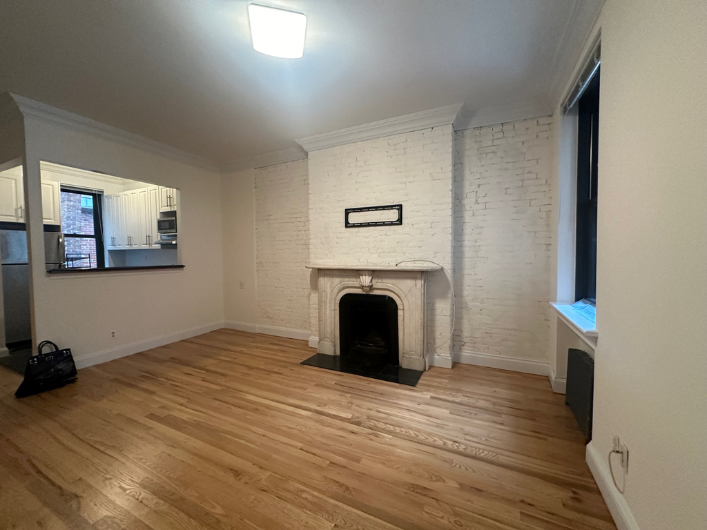 130 East 24th Street - Photo 1