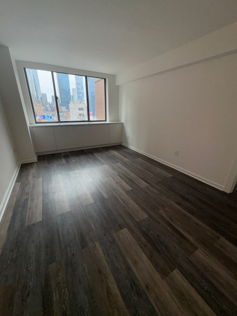 520 West 43rd Street - Photo 3