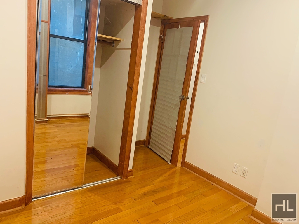 East 52 Street - Photo 14