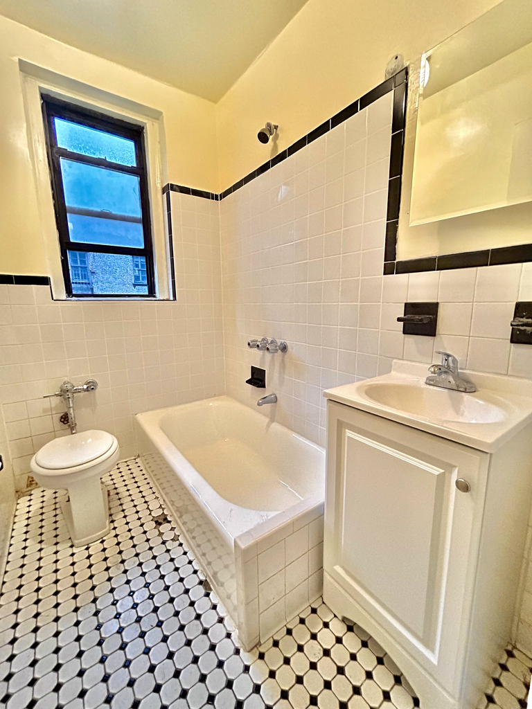 398 East 14th Street - Photo 4